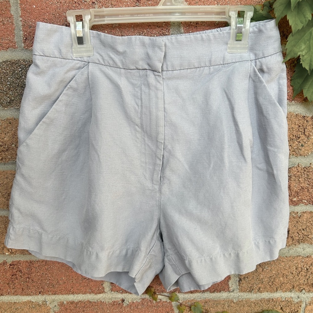 Aritzia Wilfred Fable High Waisted Pleated Shorts Light Blue Size 6 Linen Blend